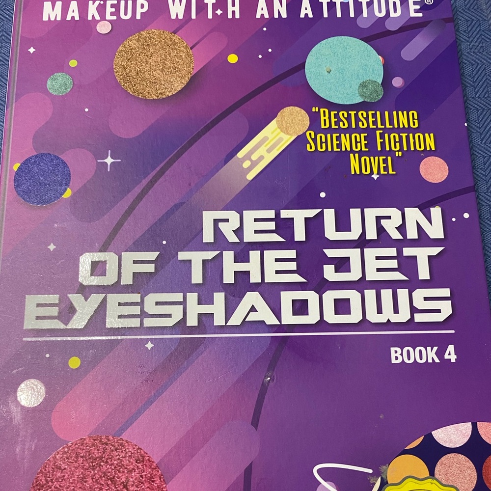 Return of The Jet Eyeshadow palette